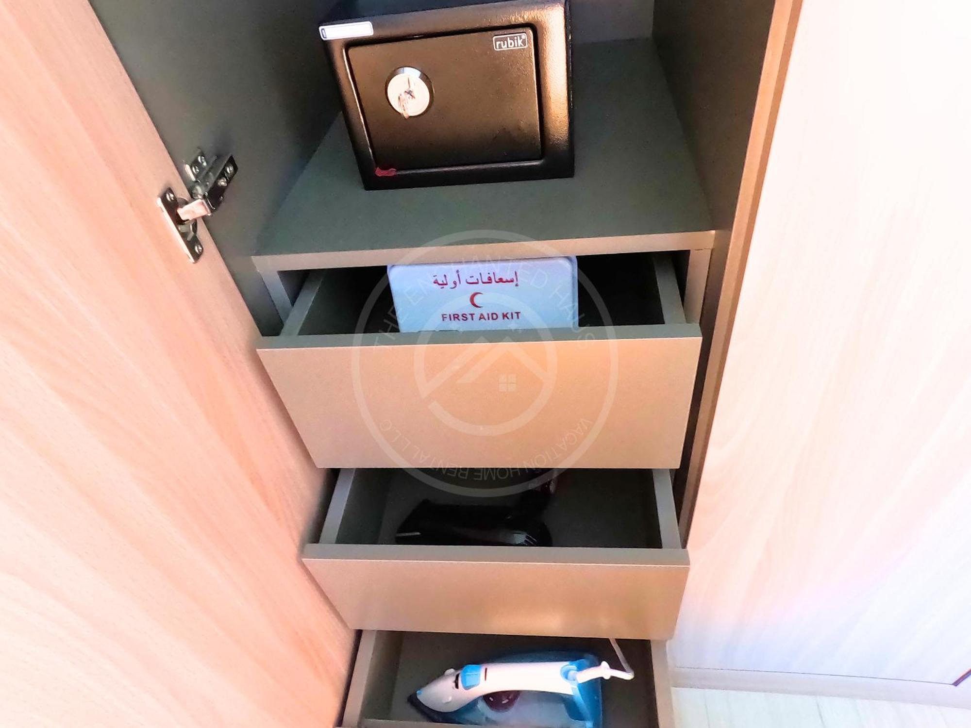 Apartment Luxury In Meydan, Furnished With Wifi, Terrace, Gym, Pool & Free Parking *