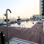 Luxury Stay In Meydan, Furnished Studio With Wifi, Terrace, Gym, Pool & Free Parking